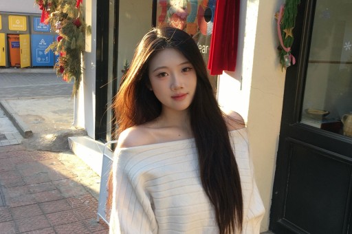 炸裂！司晓迪凌晨甩黑色吊带美照评论区从吃瓜到吐槽吵翻了天