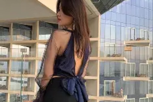 优思益塌房始末：明星集体道歉背后假洋牌与代工厂的真相